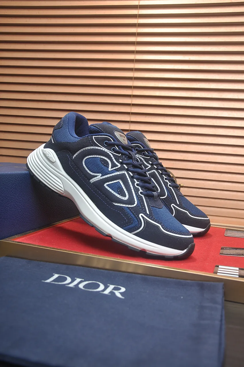 Men's men's shoes 💰: 500💶 (top original order) Brand: Dior (Dior) Standard code: Men's code 38-44 (45 customized) Grade: Same as the official website Material: Top original cowhide spliced ​​together Original wear-resistant and lightweight outsole Style category: Fashionable casual shoes Distinguished luxury brand elements top luxury Color: Actual picture color